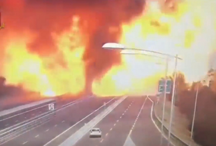 HORRIFIC TANKER TRUCK EXPLOSION ON ITALIAN HIGHWAY LEAVES 2 DEAD, 70 INJURED